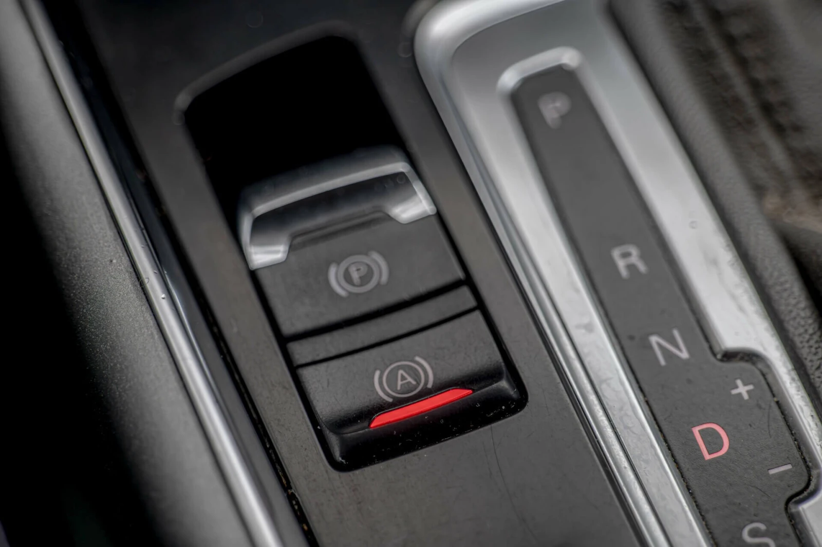 Audi Q5 2.0TDI/Quattro/PDC/BiXenon/F1/BiColor Lether/, снимка 12 - Автомобили и джипове - 54184718