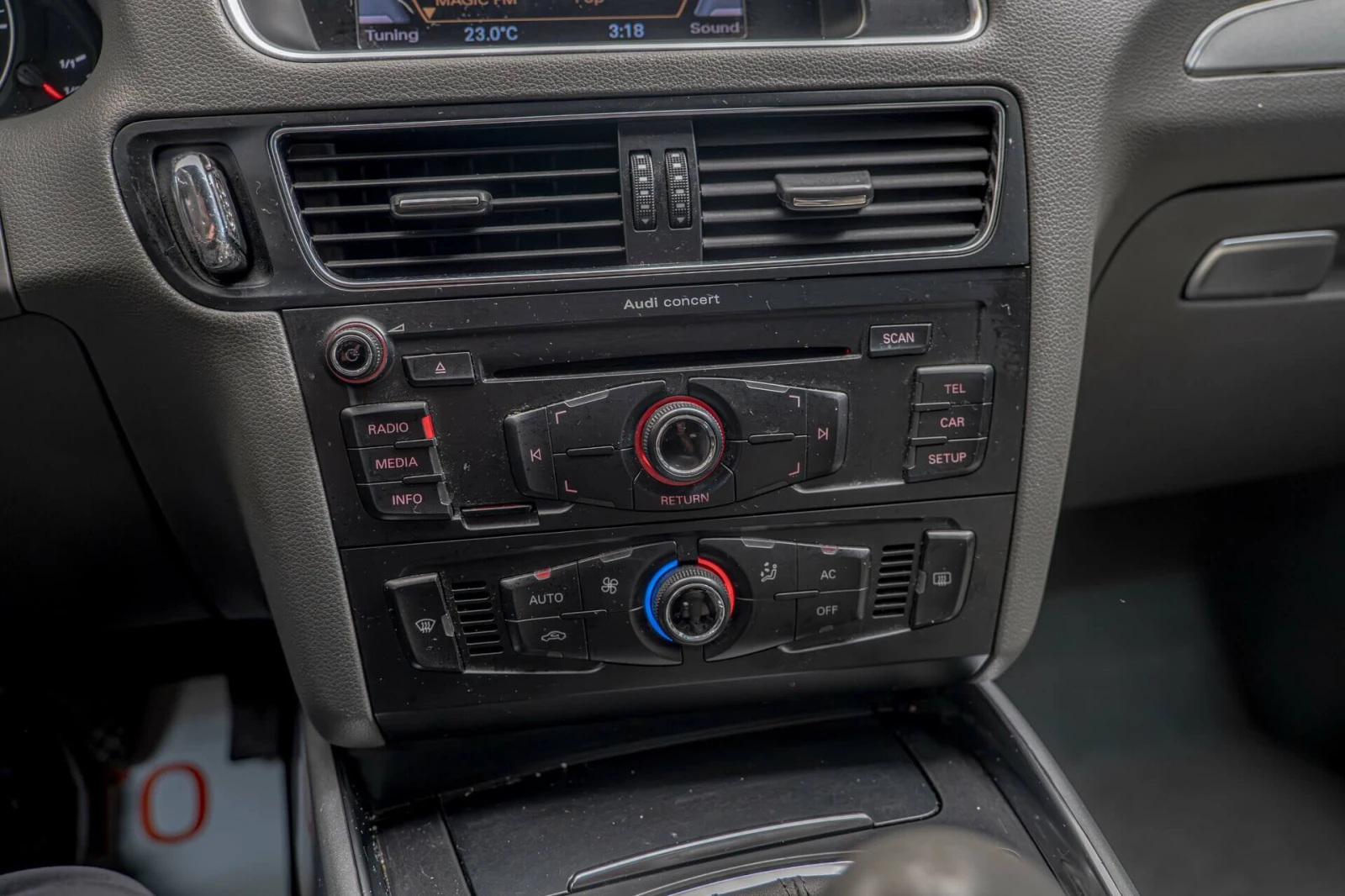 Audi Q5 2.0TDI/Quattro/PDC/BiXenon/F1/BiColor Lether/, снимка 10 - Автомобили и джипове - 54184718