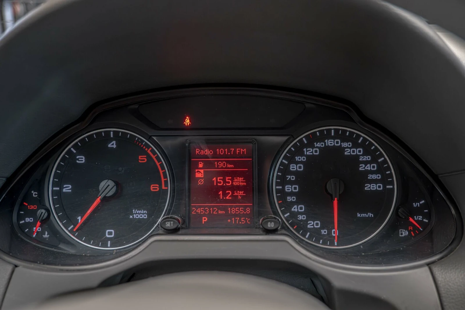 Audi Q5 2.0TDI/Quattro/PDC/BiXenon/F1/BiColor Lether/, снимка 9 - Автомобили и джипове - 54184718