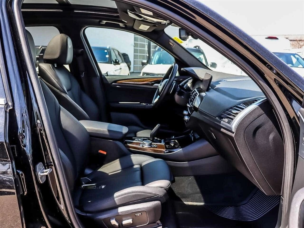 BMW X3 * No Accidents | New Brakes | Panoramic Sunroof | , снимка 13 - Автомобили и джипове - 55047561