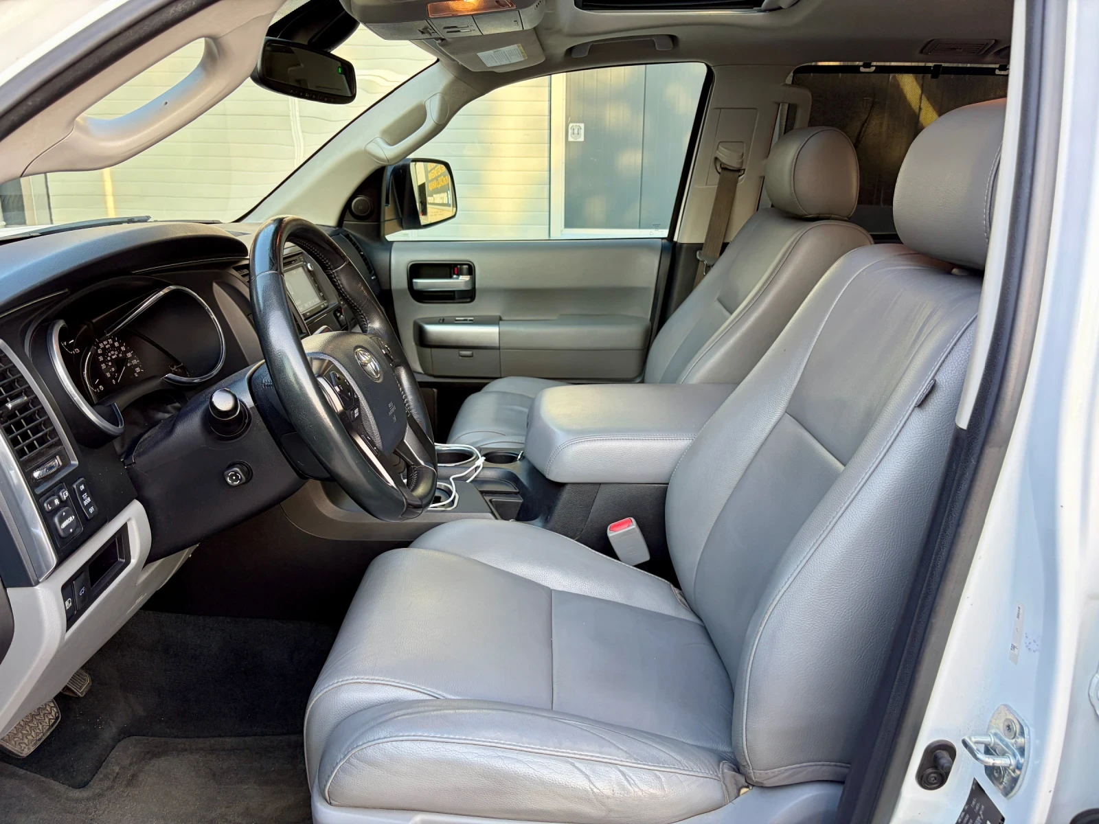 Toyota Sequoia 5.7 Limited Facelift, снимка 11 - Автомобили и джипове - 56600070