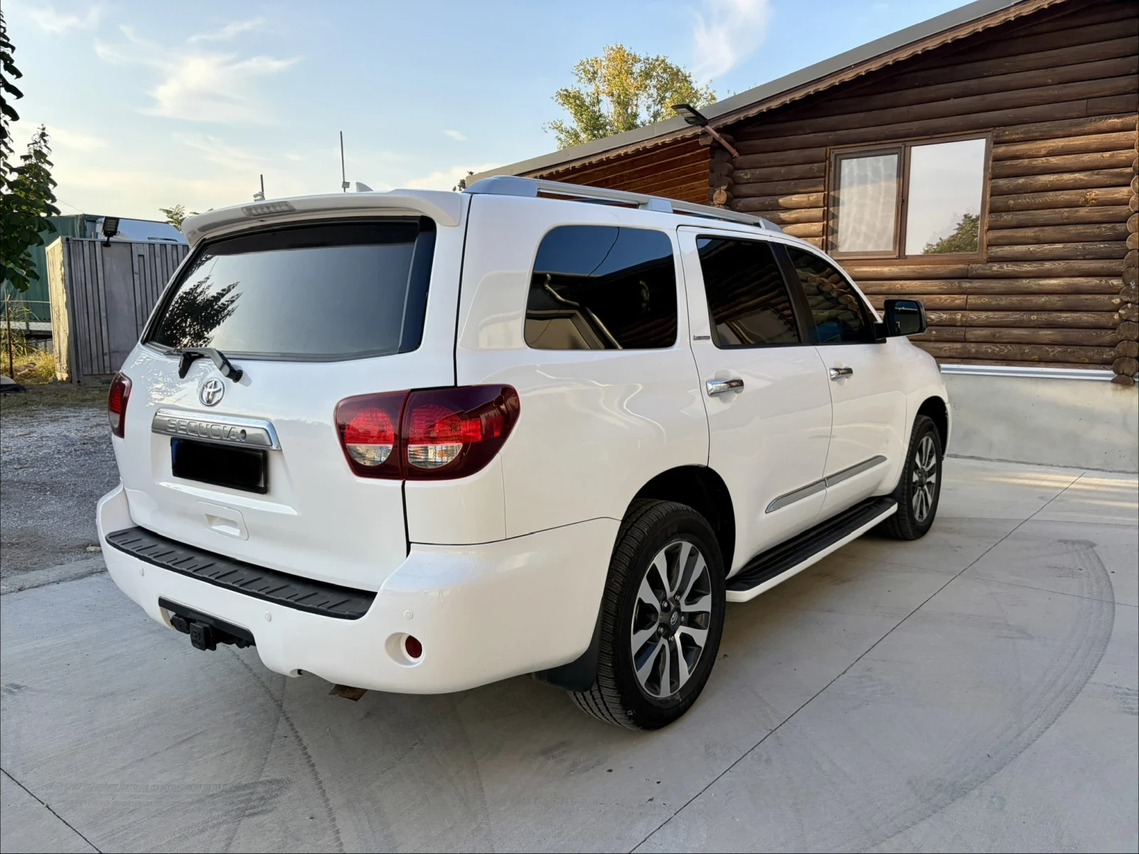 Toyota Sequoia 5.7 Limited Facelift, снимка 3 - Автомобили и джипове - 56600070