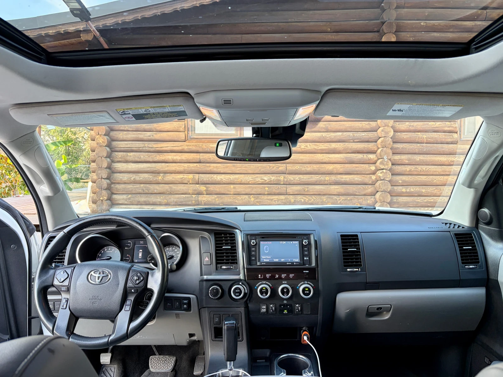 Toyota Sequoia 5.7 Limited Facelift, снимка 12 - Автомобили и джипове - 56600070