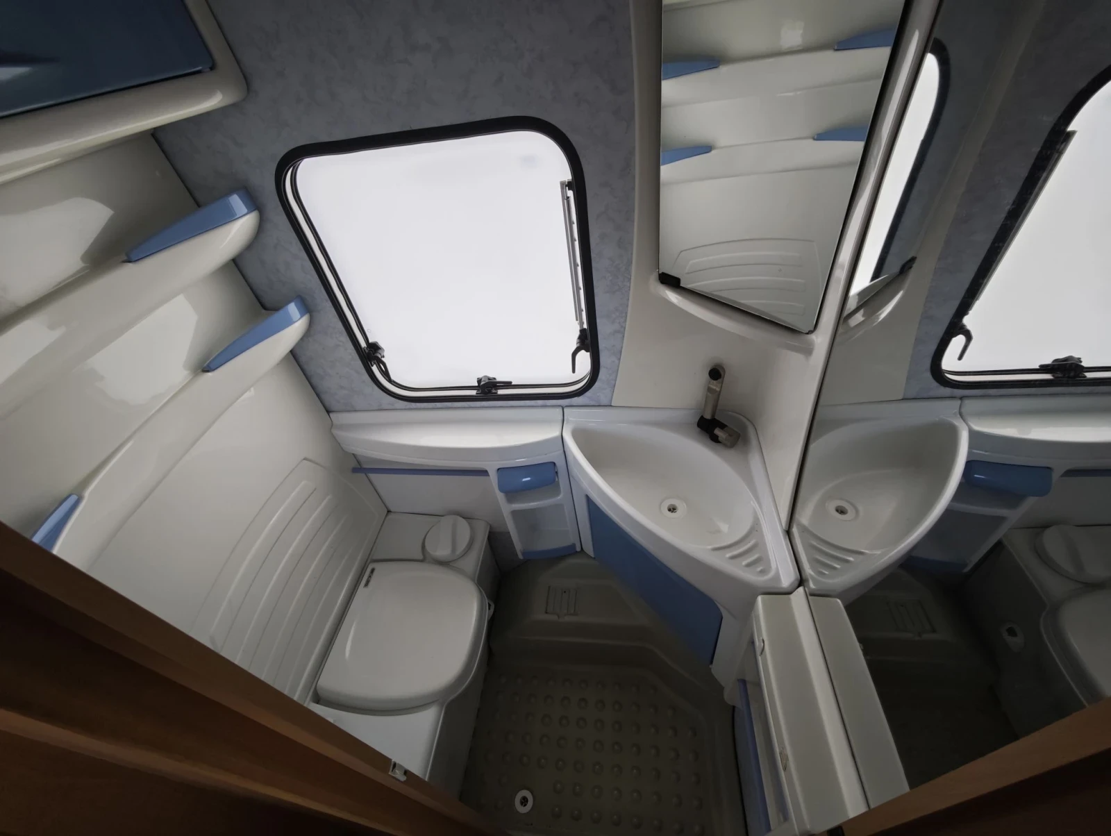 Каравана Caravelair Bambo Luxe , снимка 14 - Каравани и кемпери - 56328850
