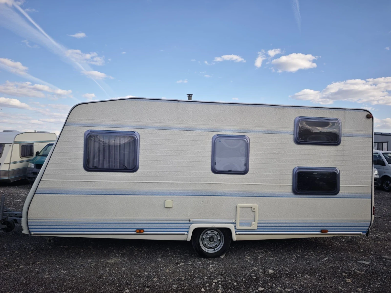 Каравана Caravelair Bambo Luxe , снимка 4 - Каравани и кемпери - 56328850
