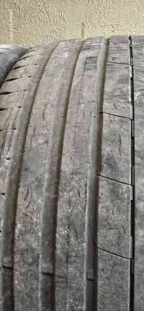      255/35R21