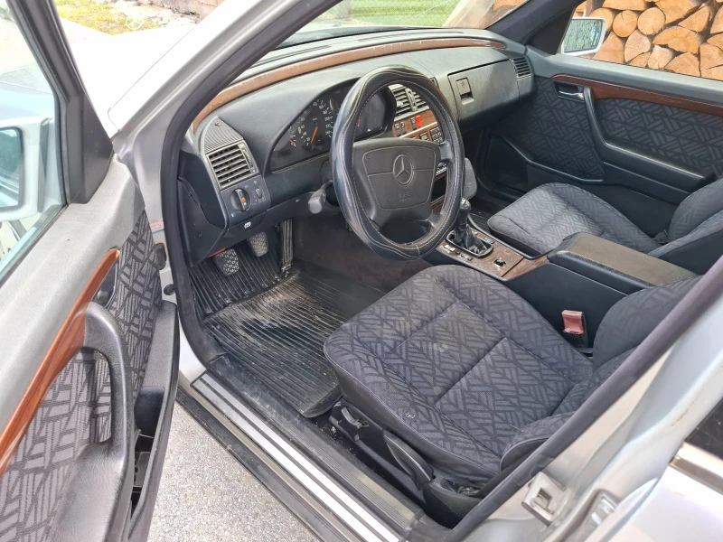Mercedes-Benz C 180, снимка 7 - Автомобили и джипове - 52710215