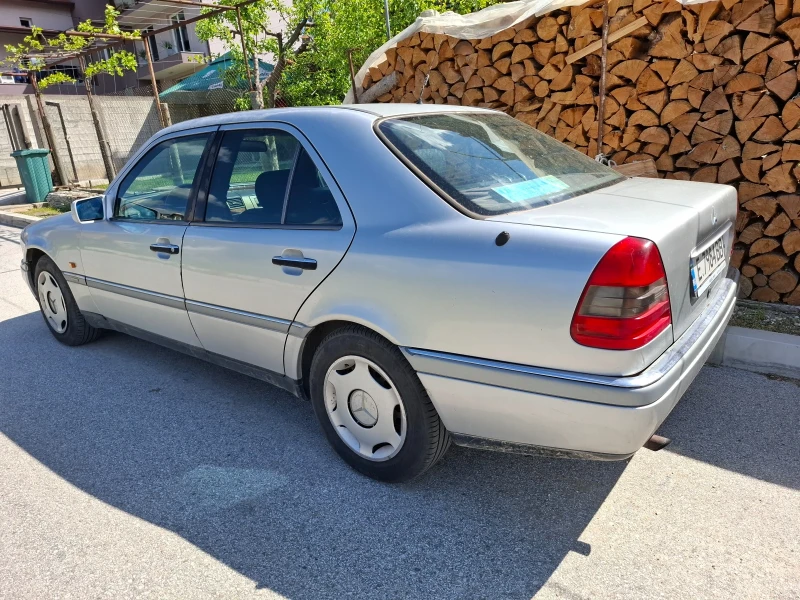 Mercedes-Benz C 180, снимка 4 - Автомобили и джипове - 52710215