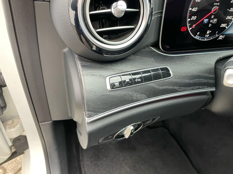 Mercedes-Benz E 400, снимка 12 - Автомобили и джипове - 51892204