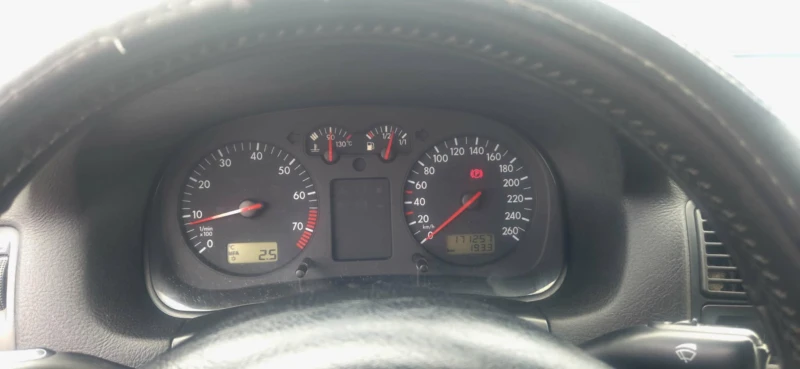 VW Golf 1.8 20v, снимка 11 - Автомобили и джипове - 53385443