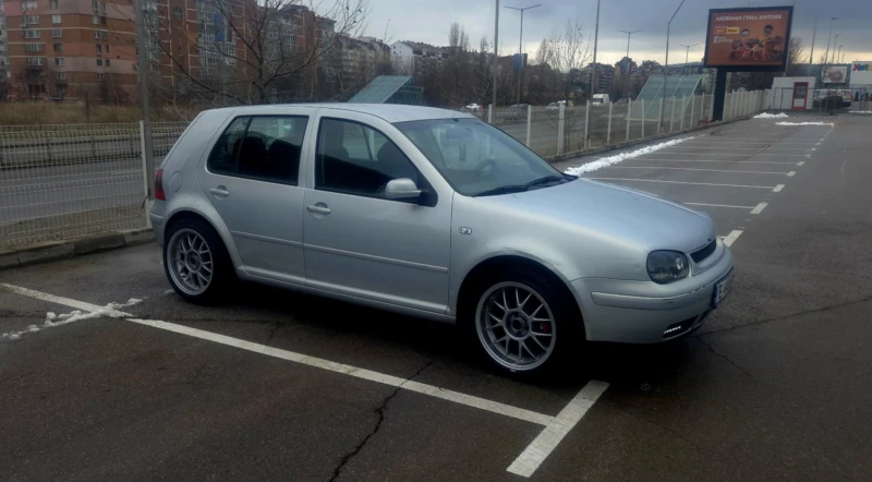 VW Golf 1.8 20v, снимка 2 - Автомобили и джипове - 53385443
