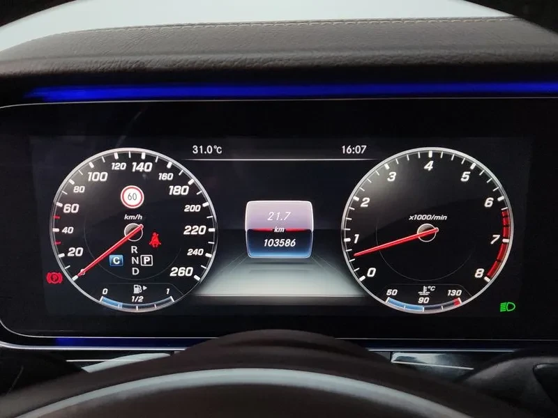 Mercedes-Benz E 400 4Matic Exclusive, снимка 8 - Автомобили и джипове - 55748673