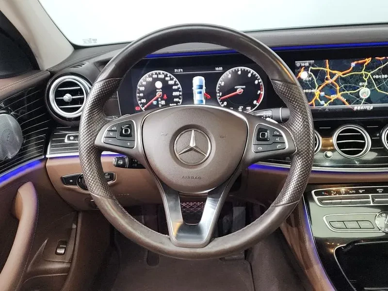 Mercedes-Benz E 400 4Matic Exclusive, снимка 13 - Автомобили и джипове - 55748673