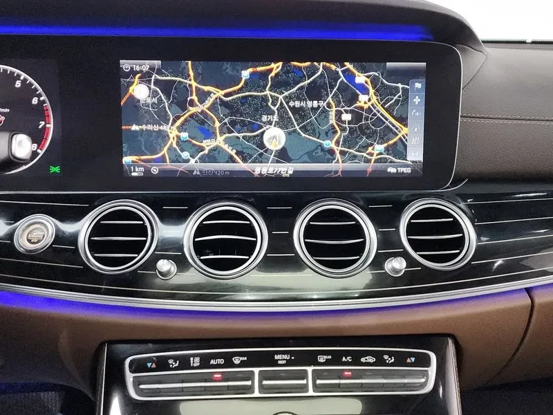 Mercedes-Benz E 400 4Matic Exclusive, снимка 12 - Автомобили и джипове - 55748673
