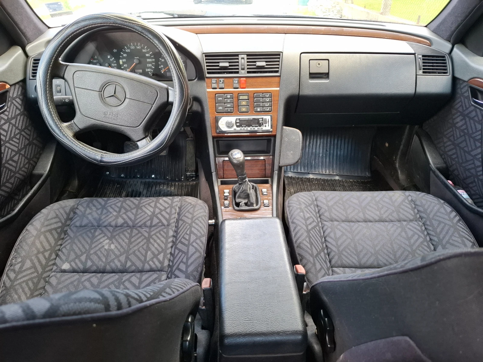 Mercedes-Benz C 180  - изображение 9