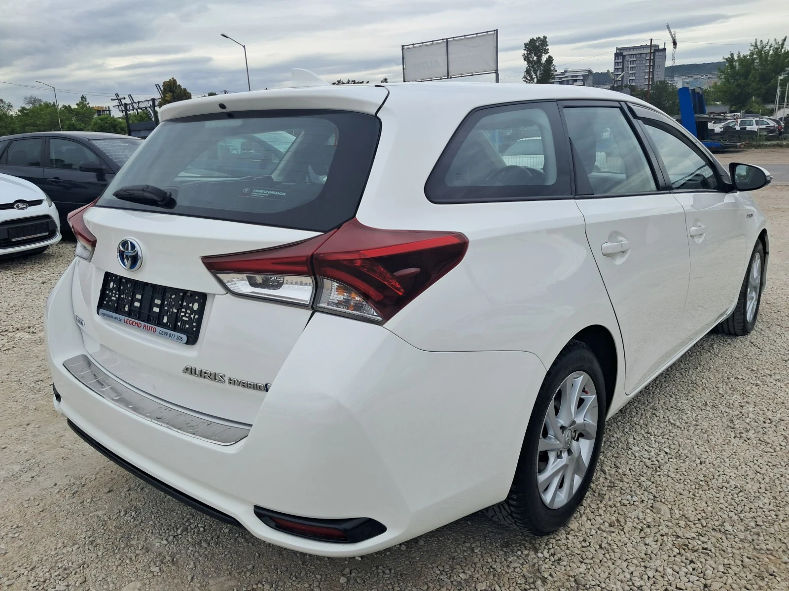 Toyota Auris 1.8ХИБРИД, FACE-LIFT  - изображение 7