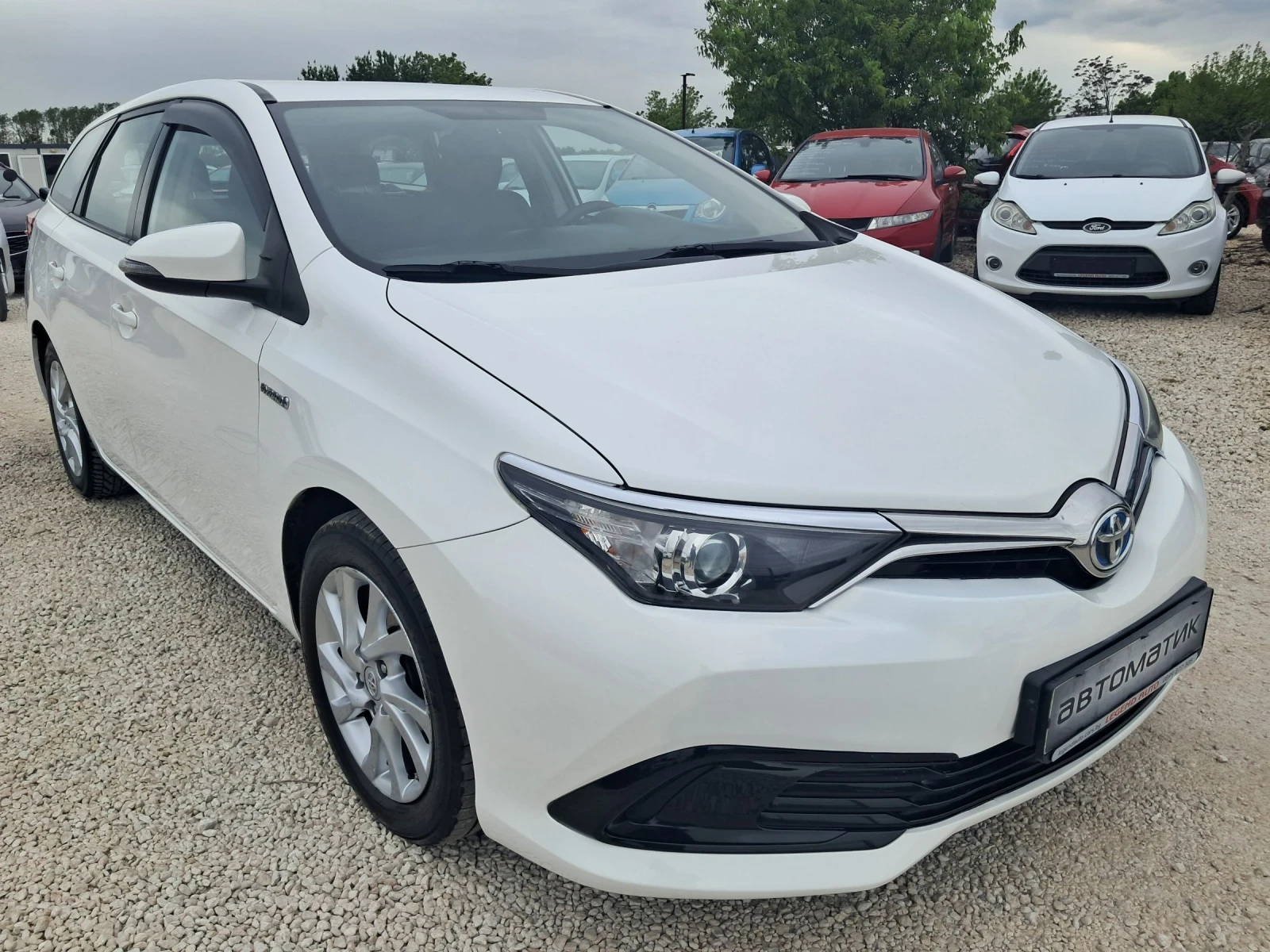Toyota Auris 1.8ХИБРИД, FACE-LIFT  - изображение 3