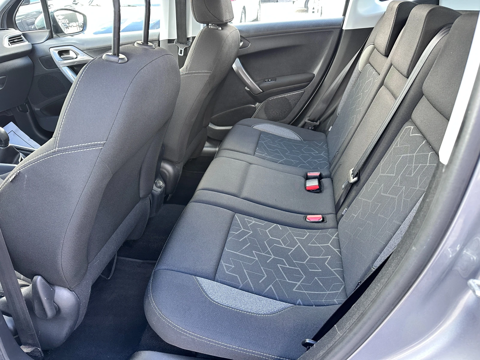 Peugeot 2008 1.6HDI E6B - изображение 7