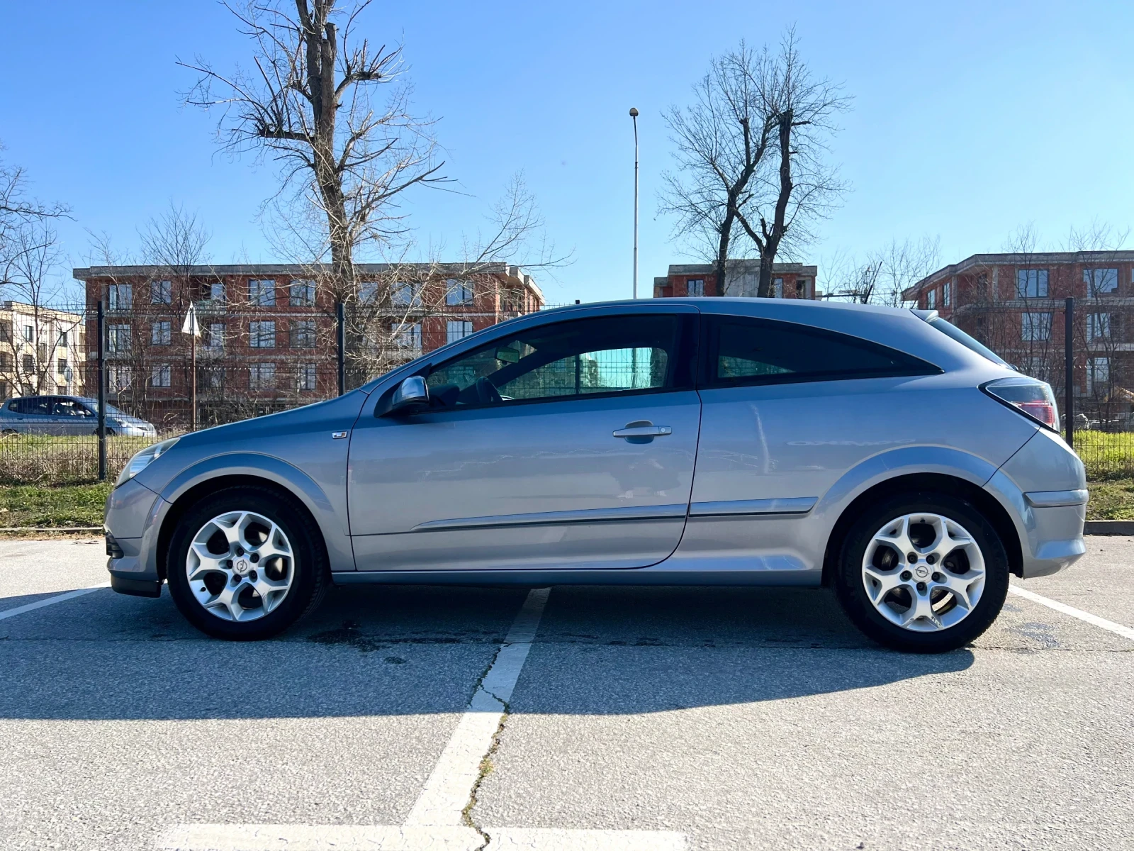 Opel Astra 1.8i GTC, снимка 4 - Автомобили и джипове - 53722266