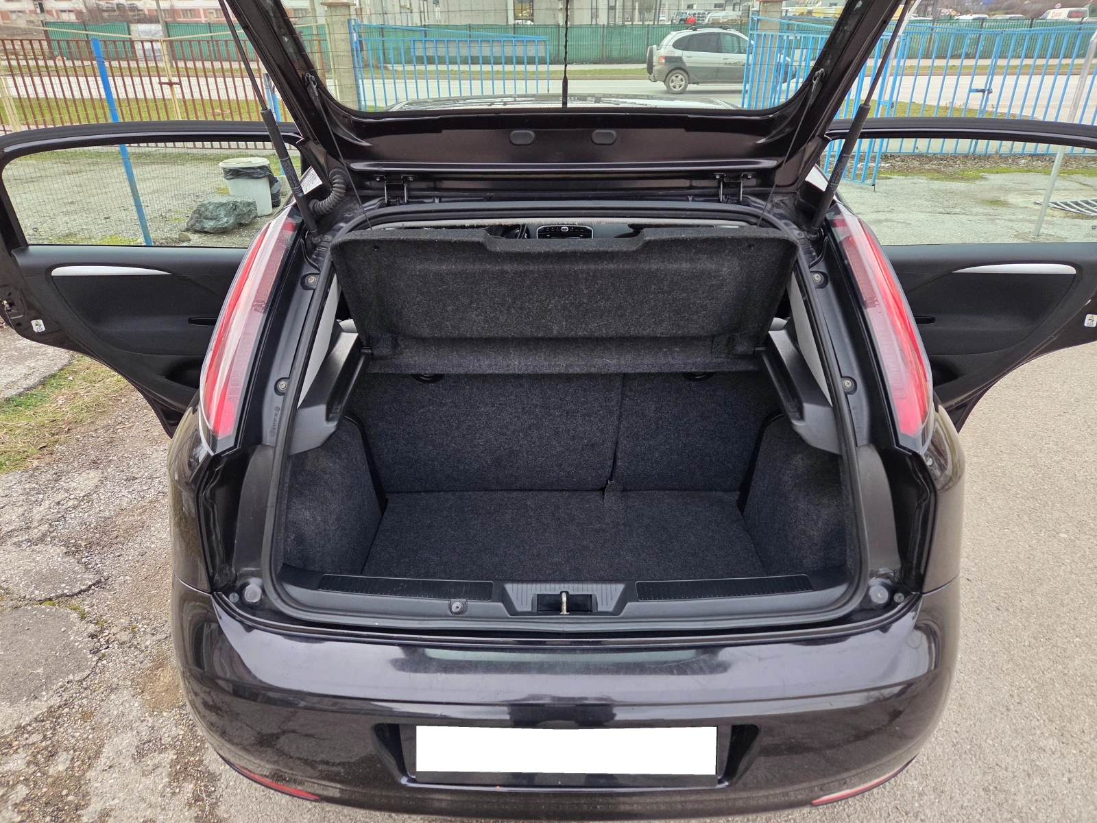 Fiat Punto III 1.2i 8V 70Hp Euro5 Start/Stop Comfort Ser.Hist, снимка 10 - Автомобили и джипове - 54057641
