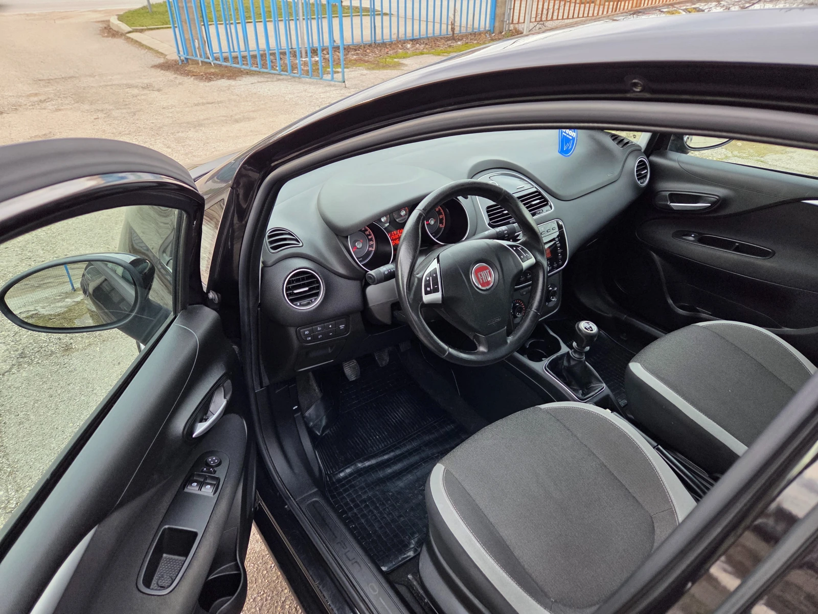 Fiat Punto III 1.2i 8V 70Hp Euro5 Start/Stop Comfort, снимка 7 - Автомобили и джипове - 54057641