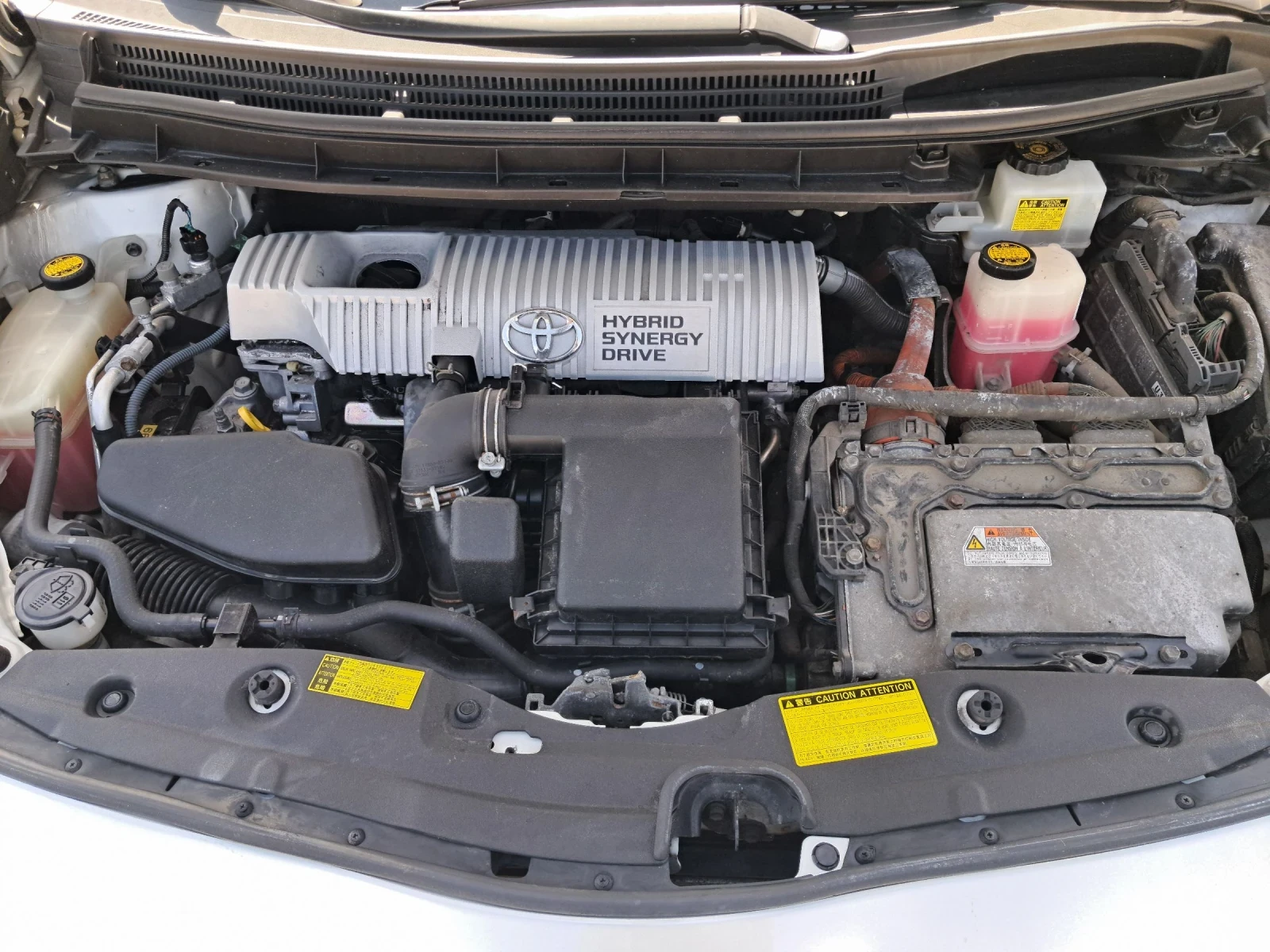 Toyota Prius 1.8Хибрид ПЕРФЕКТЕН .НАВИГАЦИЯ. КАМЕРА, снимка 16 - Автомобили и джипове - 54194215