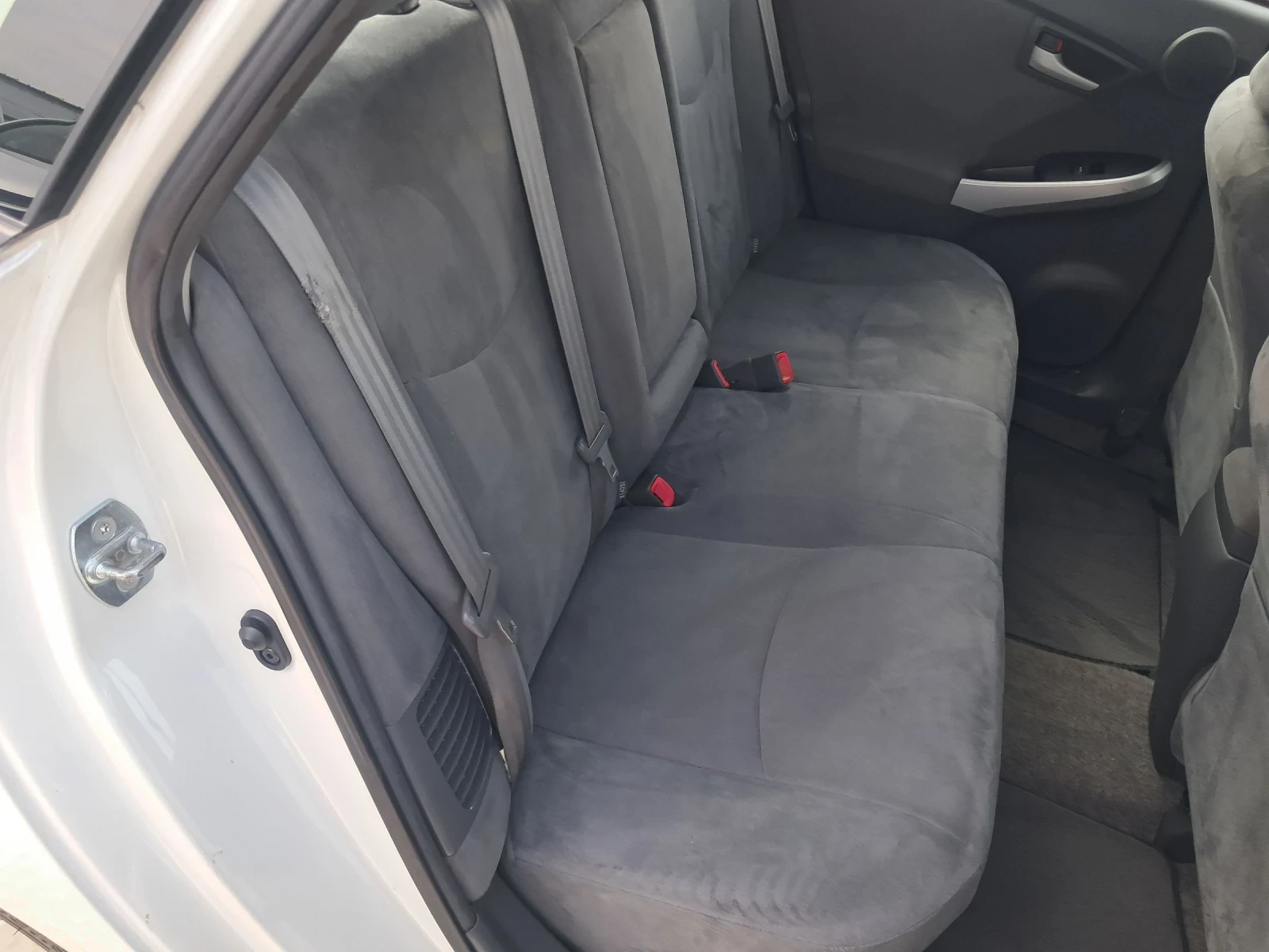 Toyota Prius 1.8Хибрид ПЕРФЕКТЕН .НАВИГАЦИЯ. КАМЕРА, снимка 11 - Автомобили и джипове - 54194215