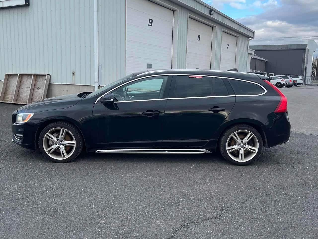 Volvo V60 T5 Special Edition Premier| Distronic| 2 Ключа, снимка 2 - Автомобили и джипове - 54641648