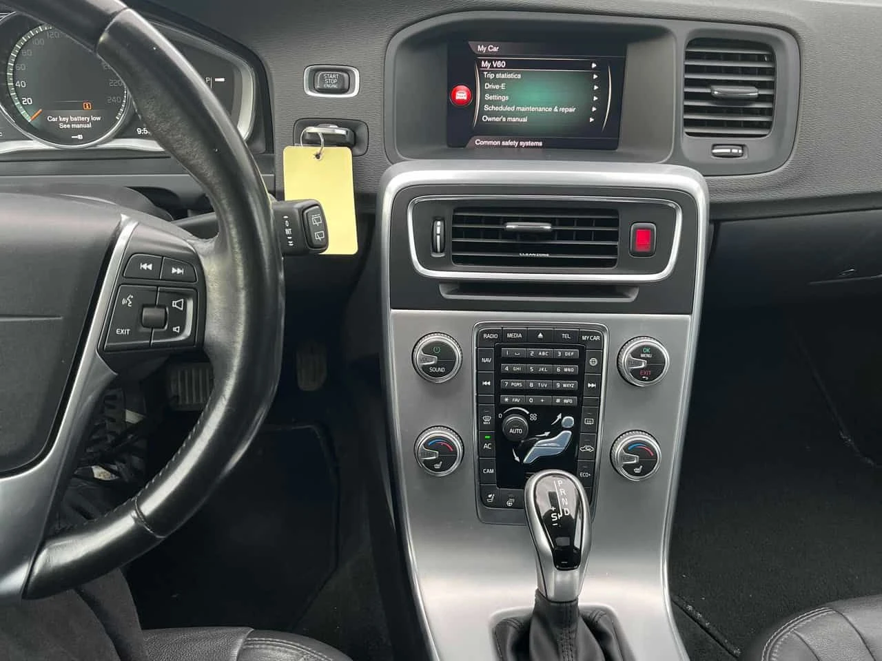 Volvo V60 T5 Special Edition Premier| Distronic| 2 Ключа, снимка 9 - Автомобили и джипове - 54641648
