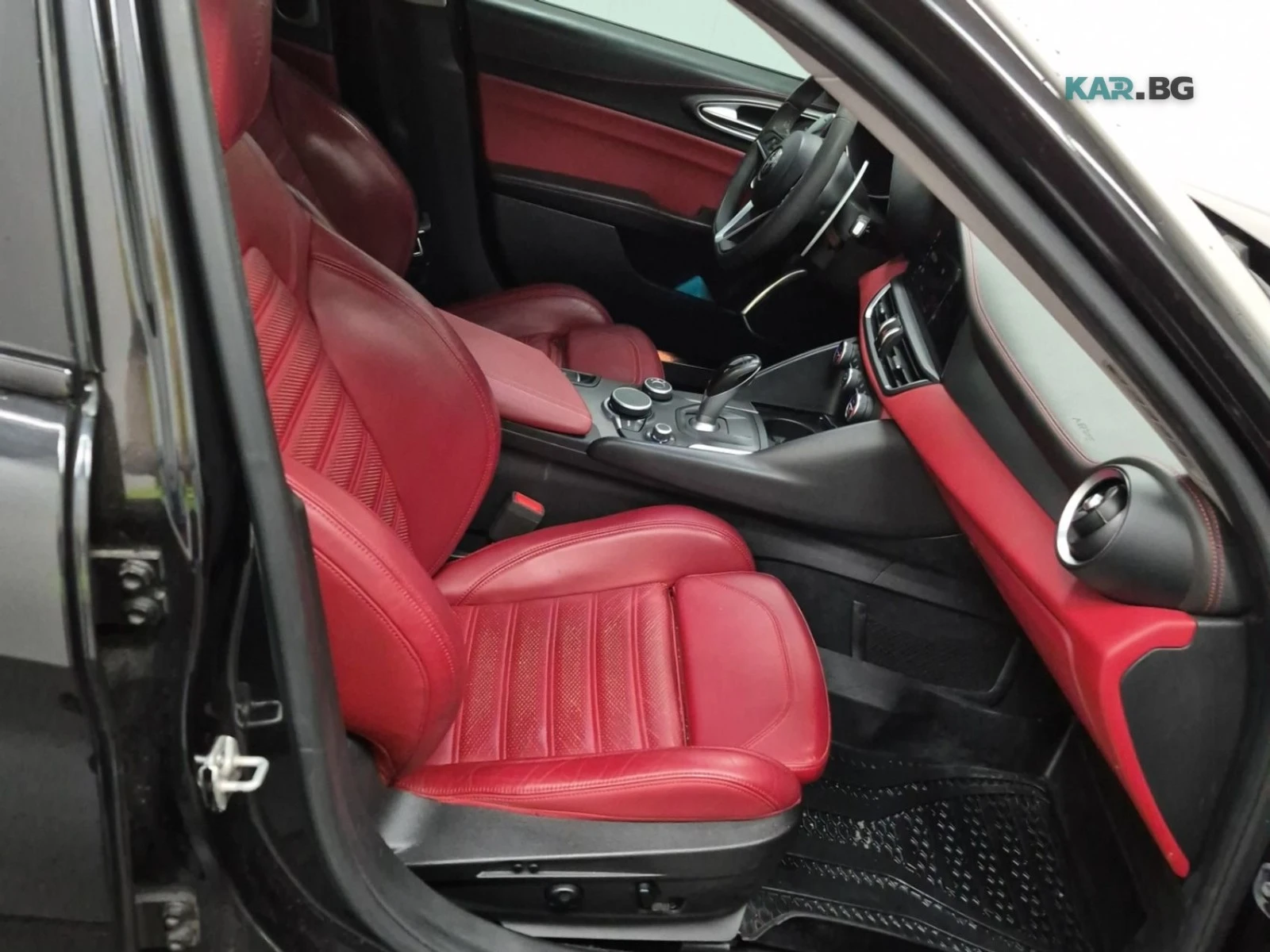 Alfa Romeo Giulia TI SPORT Автокредит Цена до България, снимка 11 - Автомобили и джипове - 54942669