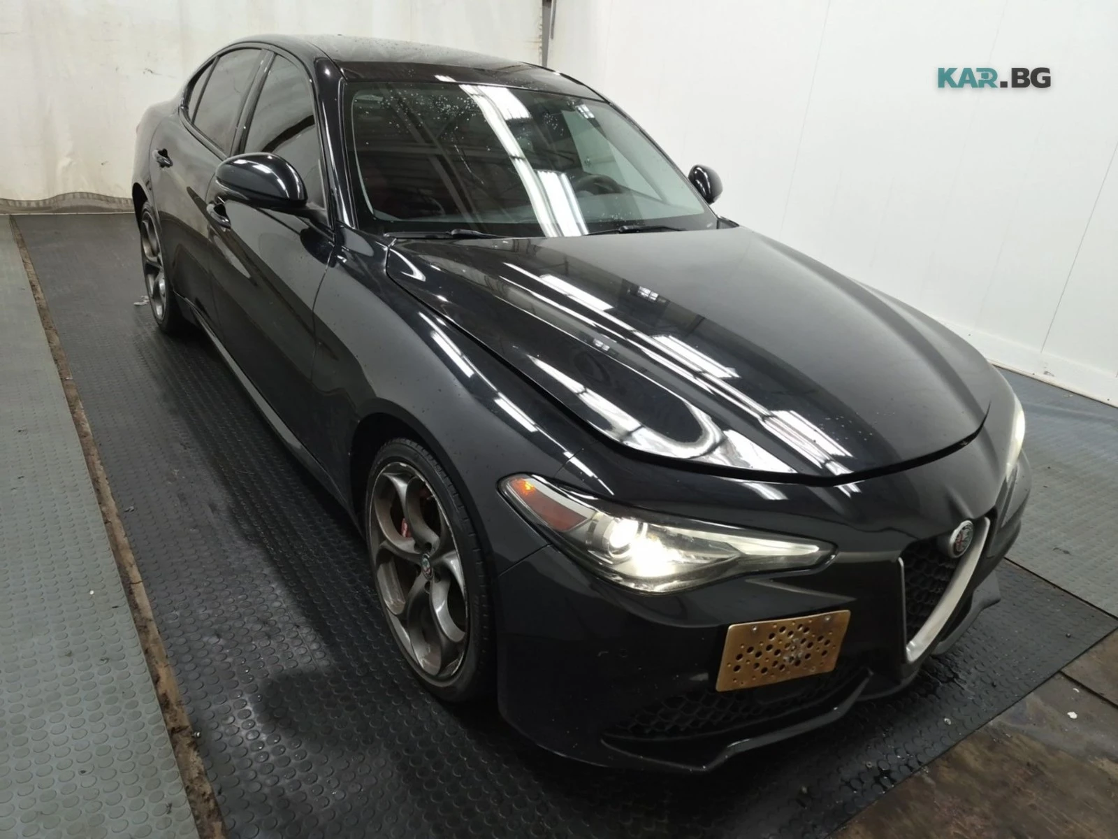Alfa Romeo Giulia TI SPORT Автокредит Цена до България, снимка 3 - Автомобили и джипове - 54942669