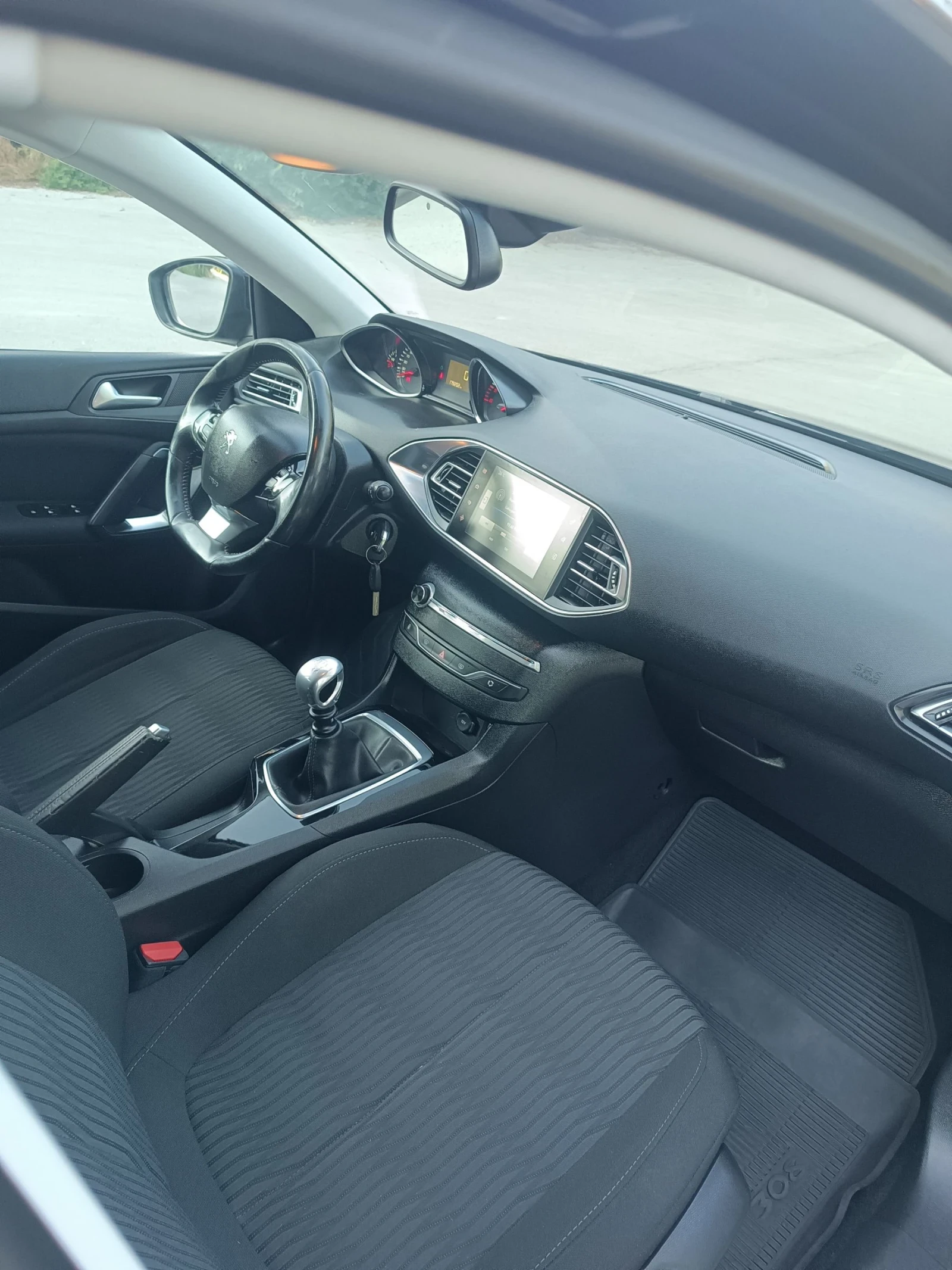 Peugeot 308 1.6 BlueHDi, снимка 11 - Автомобили и джипове - 54991280