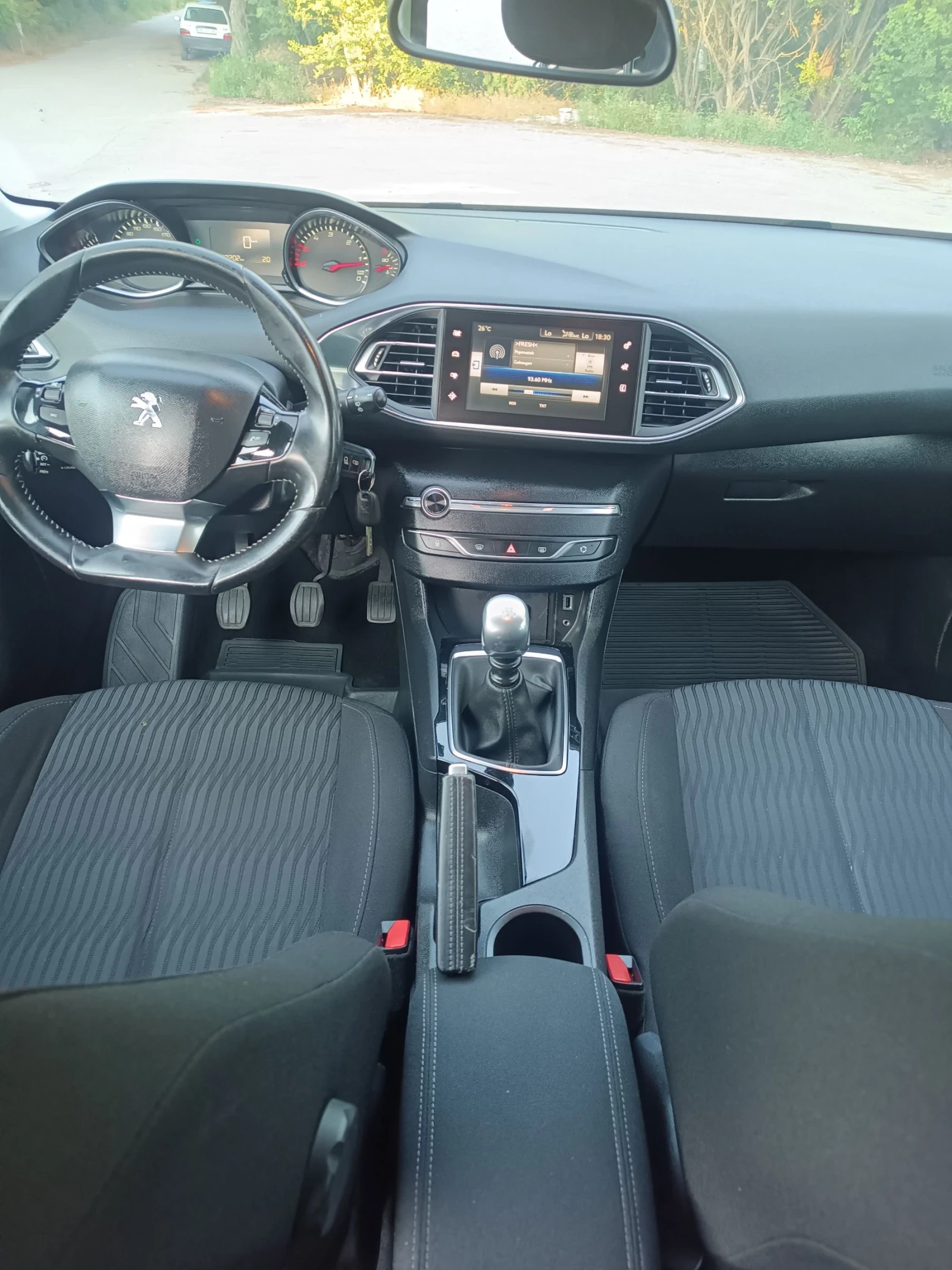 Peugeot 308 1.6 BlueHDi, снимка 8 - Автомобили и джипове - 54991280