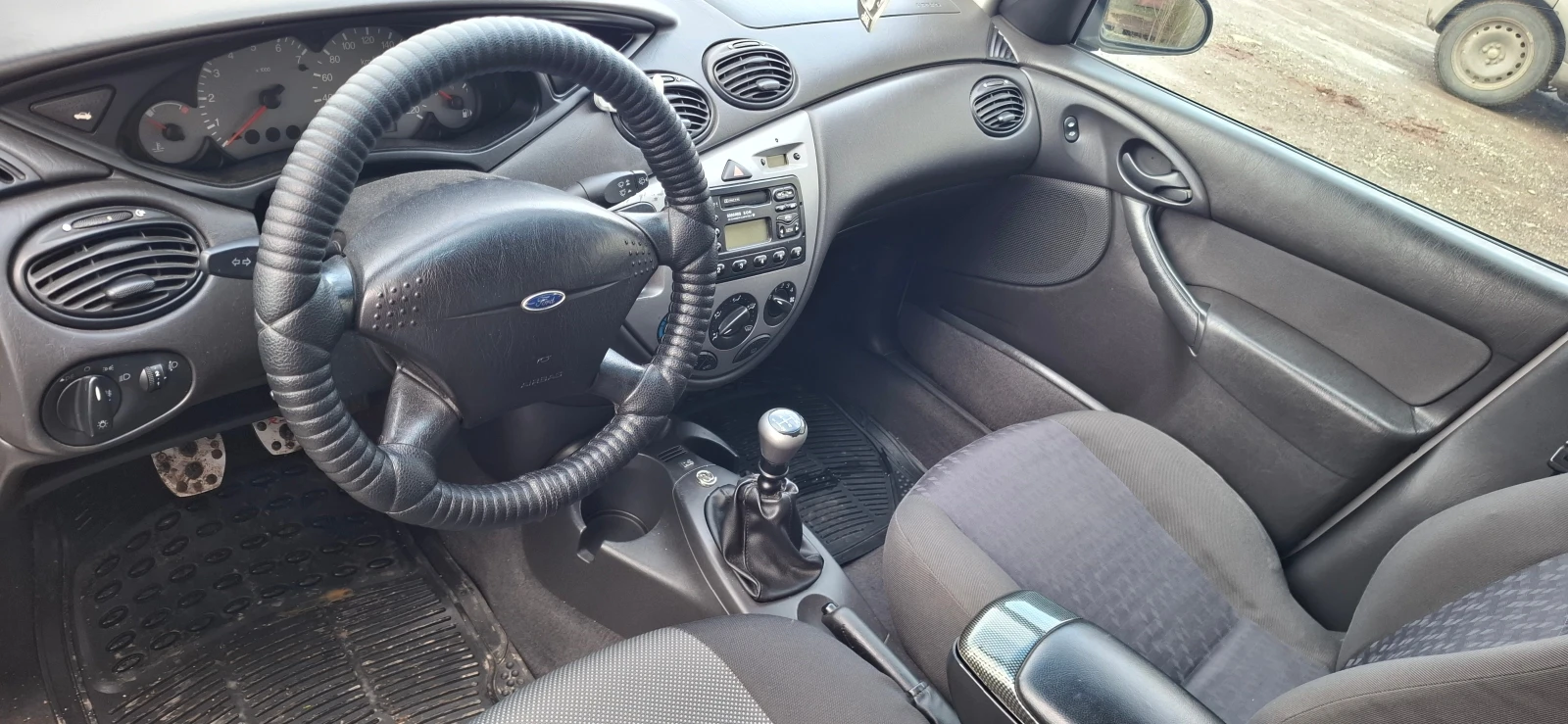 Ford Focus 1.8 TDDI GHIA, снимка 4 - Автомобили и джипове - 55268813