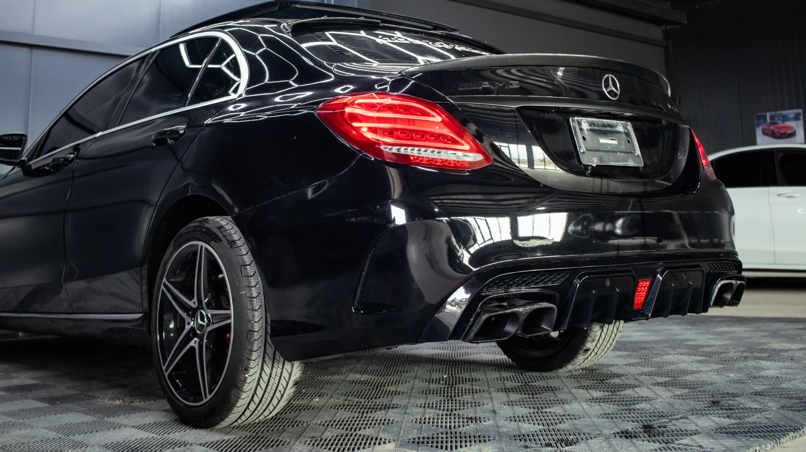 Mercedes-Benz C 300 4MATIC * AMG PACK* AMG BUCKET SEATS* KARBON* ПАНОР, снимка 4 - Автомобили и джипове - 55444475