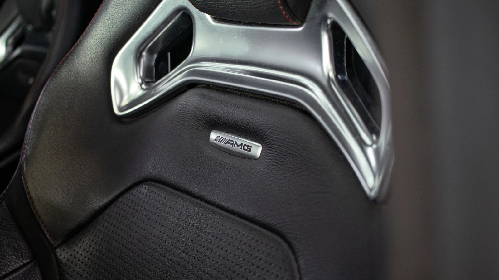 Mercedes-Benz C 300 4MATIC * AMG PACK* AMG BUCKET SEATS* KARBON* ПАНОР, снимка 9 - Автомобили и джипове - 55444475