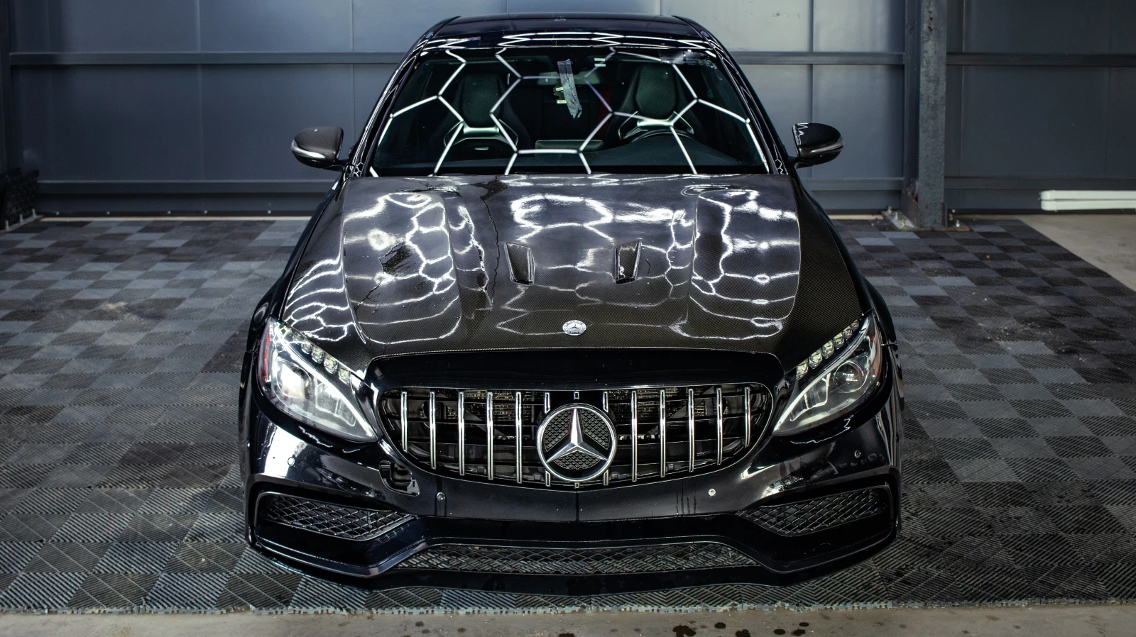 Mercedes-Benz C 300 4MATIC * AMG PACK* AMG BUCKET SEATS* KARBON* ПАНОР, снимка 2 - Автомобили и джипове - 55444475