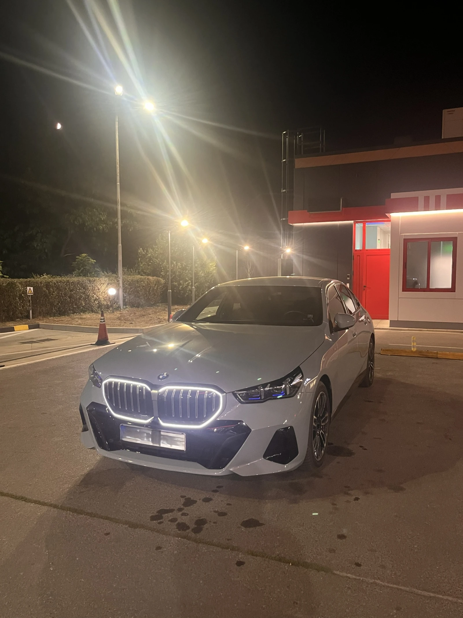 BMW 520 MSport | IconicGlow | HUD | 360 | HK, снимка 2 - Автомобили и джипове - 55803867