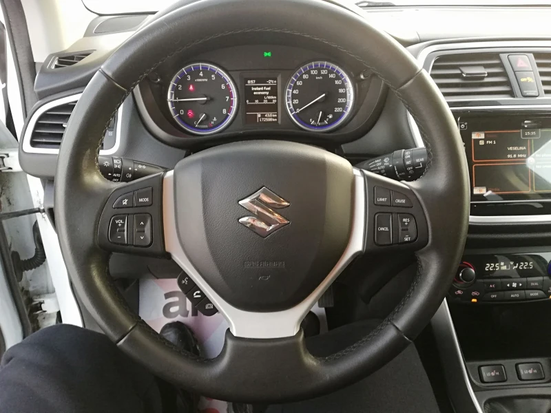 Suzuki SX4 S-Cross 1.4ti navi distronik kli, снимка 12 - Автомобили и джипове - 49205990