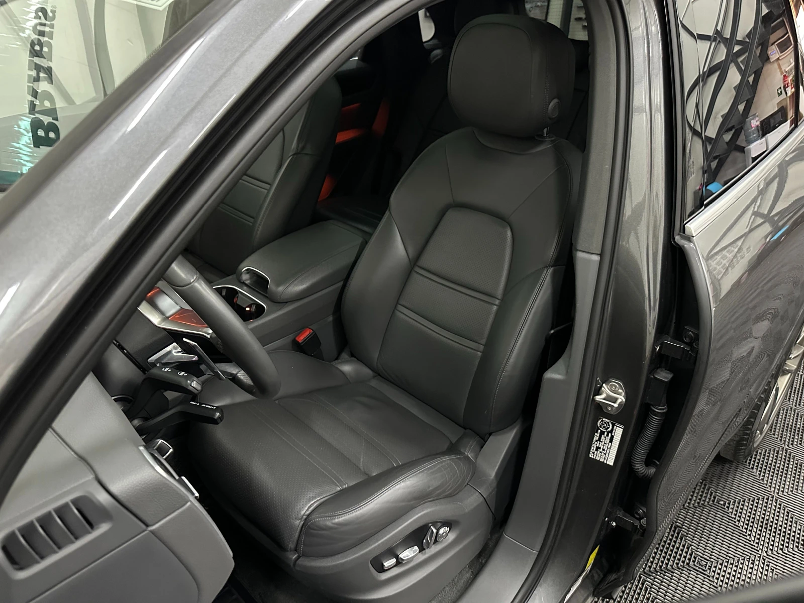 Porsche Cayenne * 360* ПАНОРАМА* ПОДГРЕВ* СЛЕДЕНЕ НА ЛЕНТИ, снимка 15 - Автомобили и джипове - 51714319