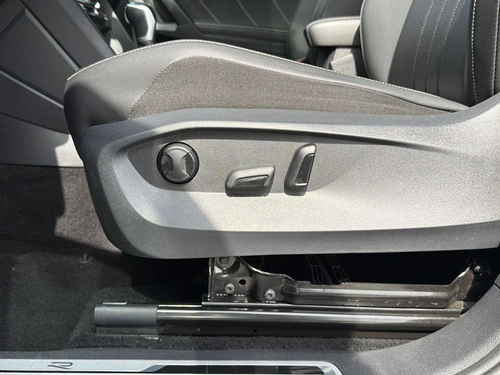 VW Tiguan R-Line, снимка 11 - Автомобили и джипове - 54783132