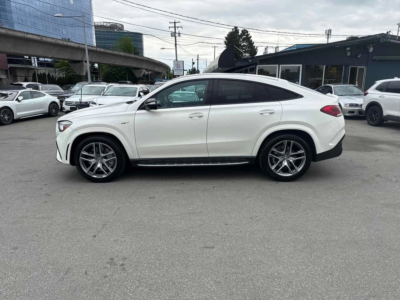 Mercedes-Benz GLE 53 4MATIC * AMG 4MATIC+ Coupe * ОБДУХВАНЕ * ПАНО * KEYLESS, снимка 2 - Автомобили и джипове - 54794073