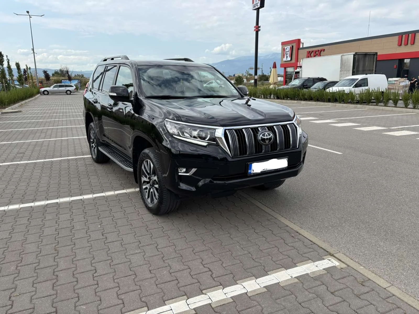 Toyota Land cruiser 2.8D 6AT AWD 204 к.с. CVT EXECUTIVE 7 МЕСТА