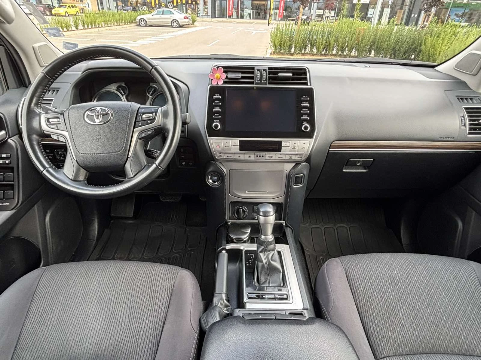 Toyota Land cruiser 2.8D 6AT AWD 204 к.с. CVT EXECUTIVE 7 МЕСТА, снимка 13 - Автомобили и джипове - 55402918
