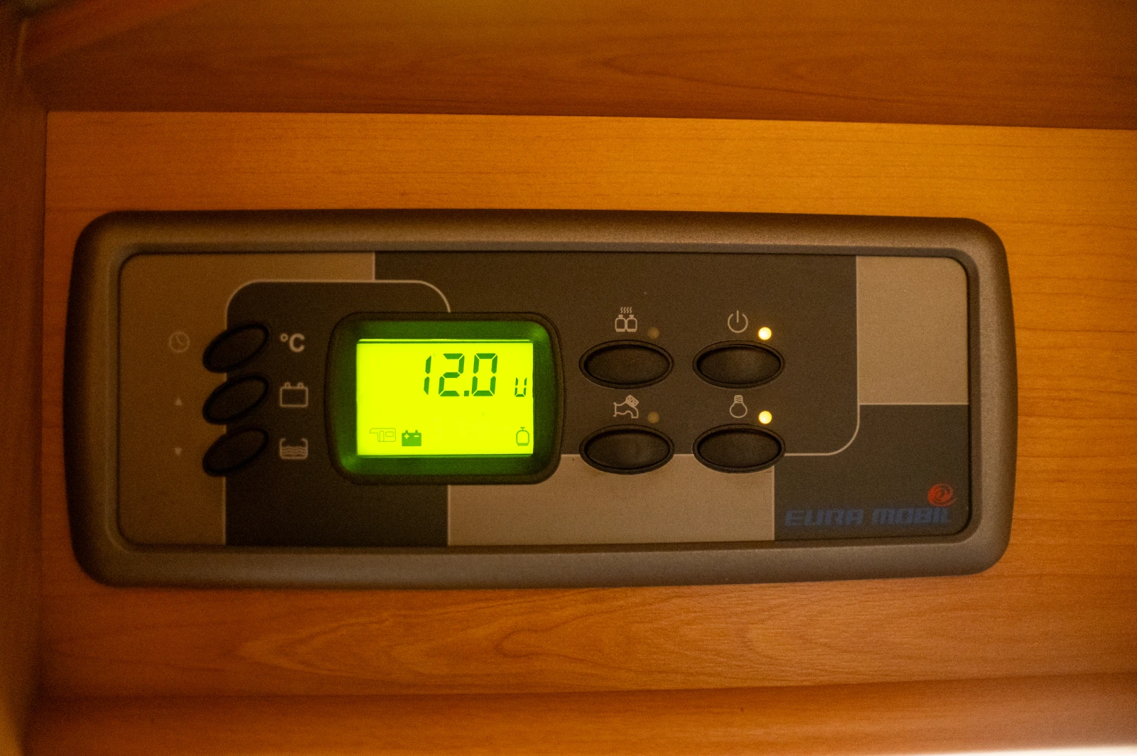 Кемпер Euramobil CONTURA C702EB, снимка 9 - Каравани и кемпери - 54161116