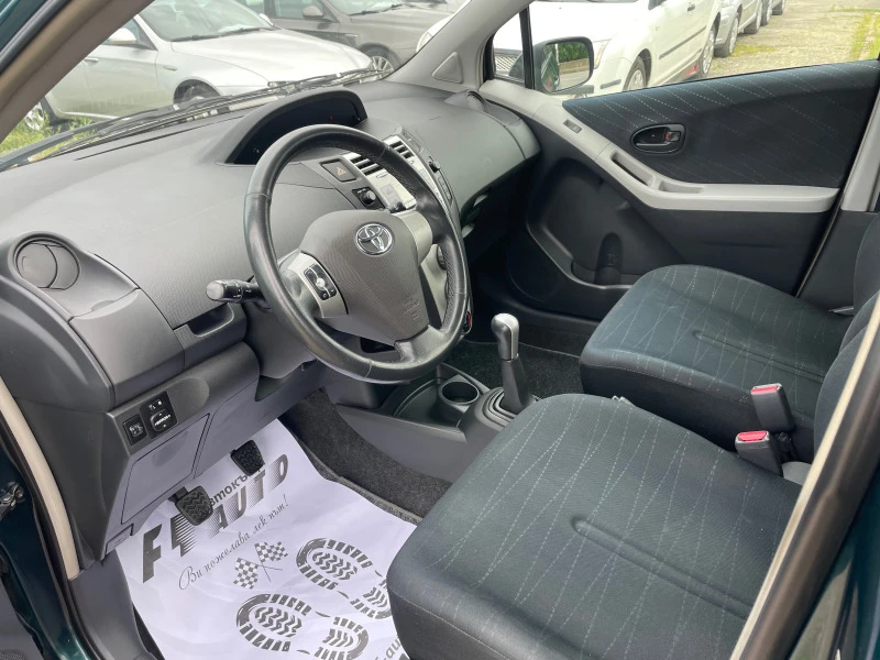 Toyota Yaris 1.3VVT-I-ITALIA, снимка 11 - Автомобили и джипове - 41003472