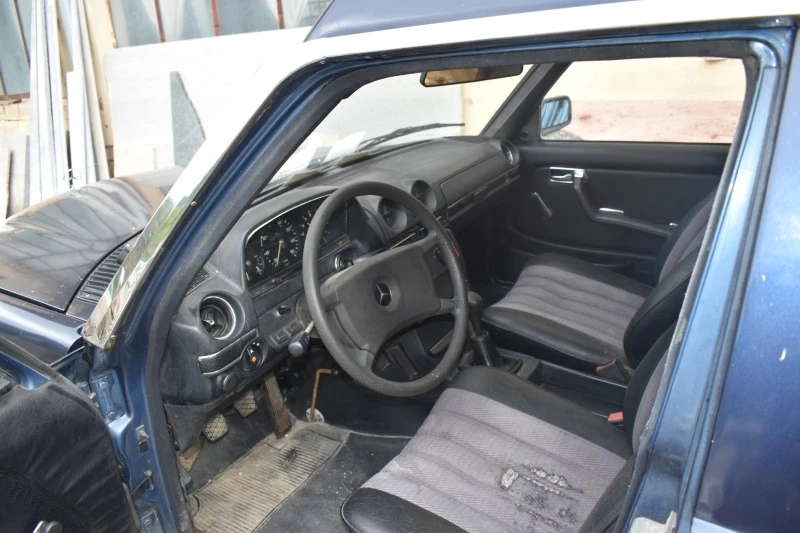 Mercedes-Benz 240 240D, снимка 8 - Автомобили и джипове - 43710610