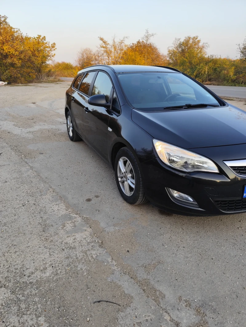 Opel Astra 1.3 cdti, снимка 4 - Автомобили и джипове - 47778917