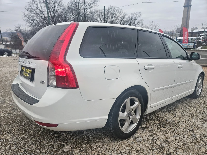 Volvo V50 1.6 FACELIFT ПЕРФЕКТНО , снимка 3 - Автомобили и джипове - 52918475