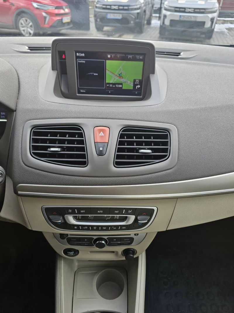 Renault Fluence 1.6 dCi 130 , снимка 11 - Автомобили и джипове - 53359784